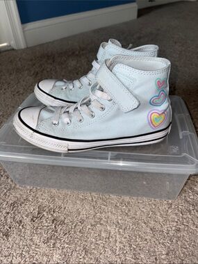 Girls Light Blue High-Top Heart Accent Sneakers